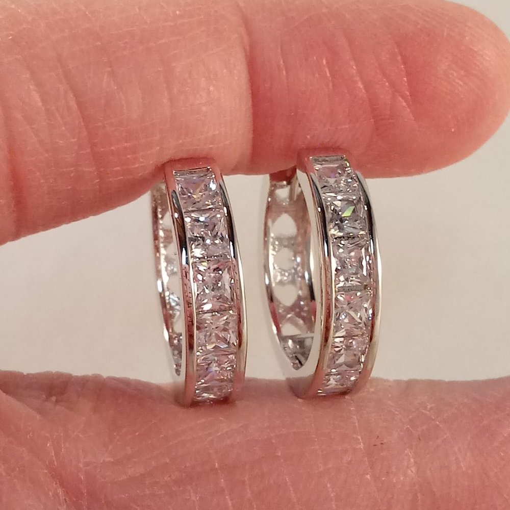 18K White Gold Filled Gorgeous Square Diamond Zircon Hoop Huggie Earrings 18mm